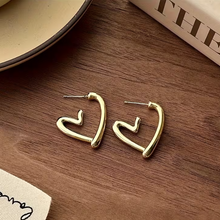 Load image into Gallery viewer, RTS / Hallow Heart Earrings, gold