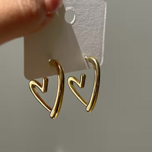 Load image into Gallery viewer, RTS / Hallow Heart Earrings, gold